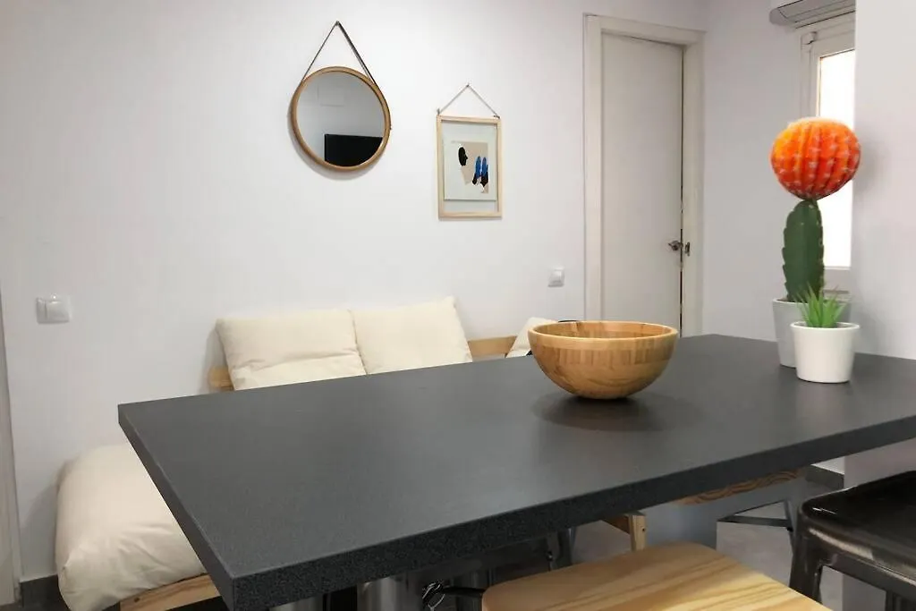 M4 Cool Terrace. 1 Min To Metro. 15 Min To Center Appartement Esplugues de Llobregat Spanje