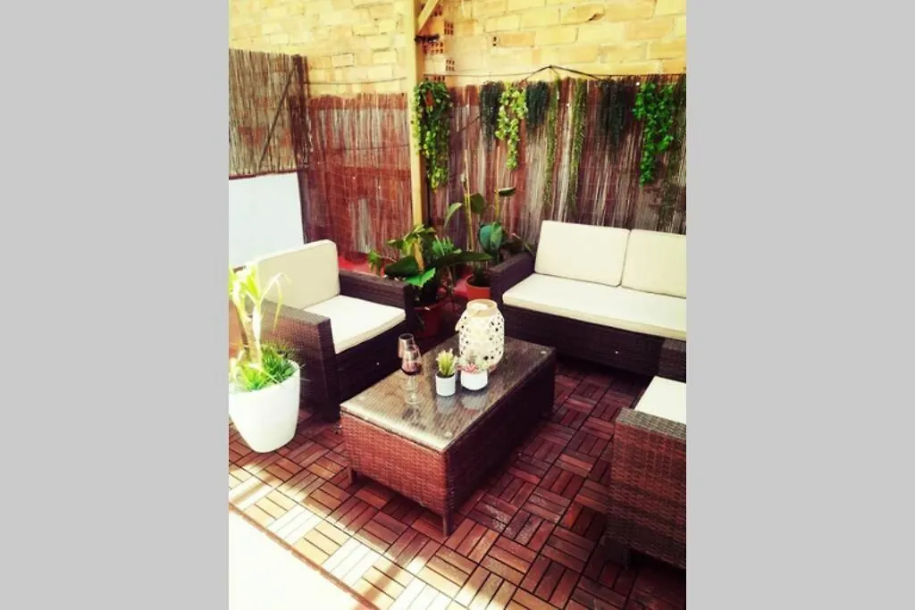 M4 Cool Terrace. 1 Min To Metro. 15 Min To Center Appartement Esplugues de Llobregat