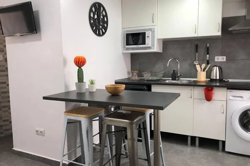 M4 Cool Terrace. 1 Min To Metro. 15 Min To Center Appartement Esplugues de Llobregat 0*,