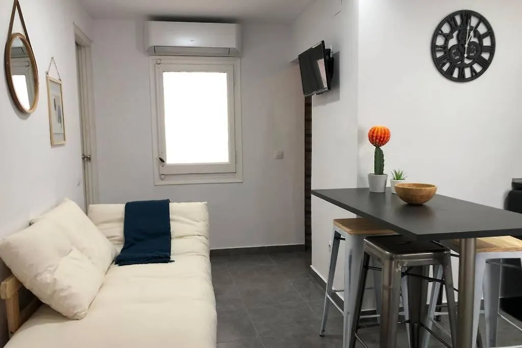 M4 Cool Terrace. 1 Min To Metro. 15 Min To Center Appartement Esplugues de Llobregat Spanje