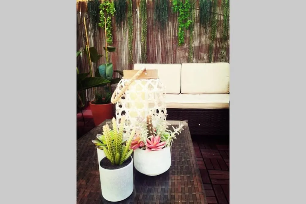 M4 Cool Terrace. 1 Min To Metro. 15 Min To Center Appartement Esplugues de Llobregat